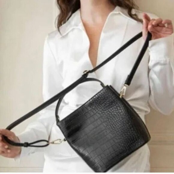 Elegant NWT Black Crocodile-Embossed Women's Bag - Picture 1 of 6